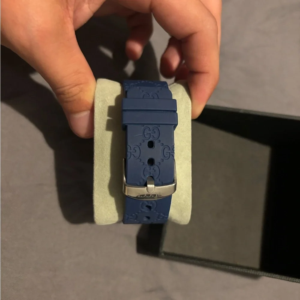 Gucci Men's Blue and Gold Pantheon Watch - Picture 3 of 4